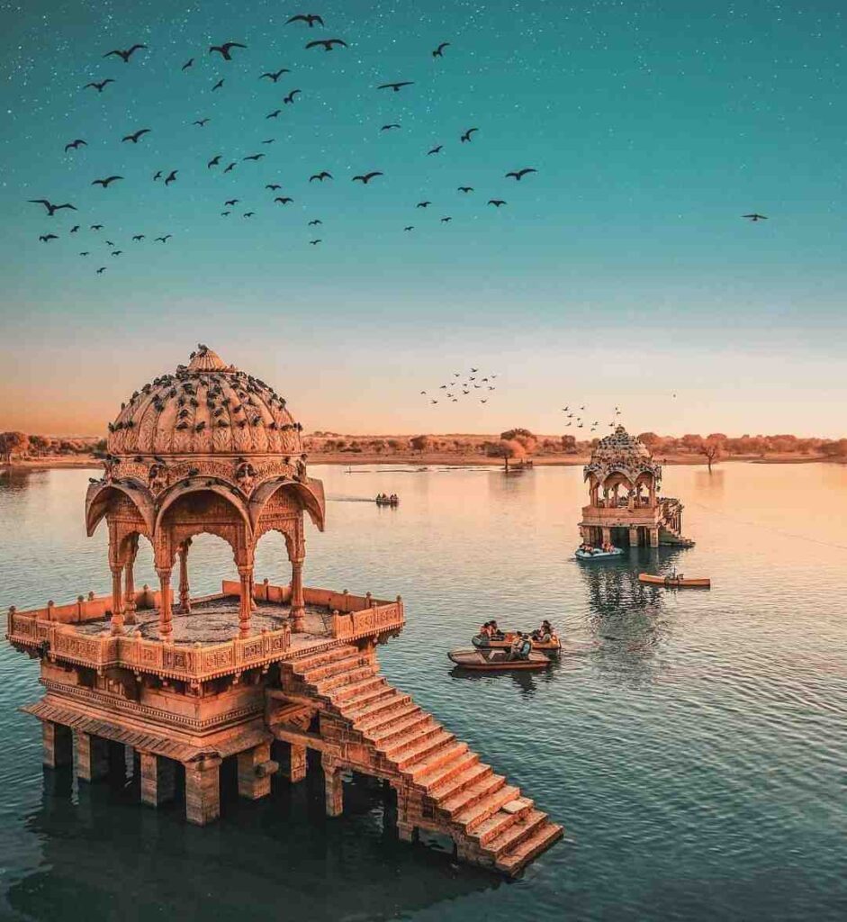 Season-wise guide for the best time to visit India.