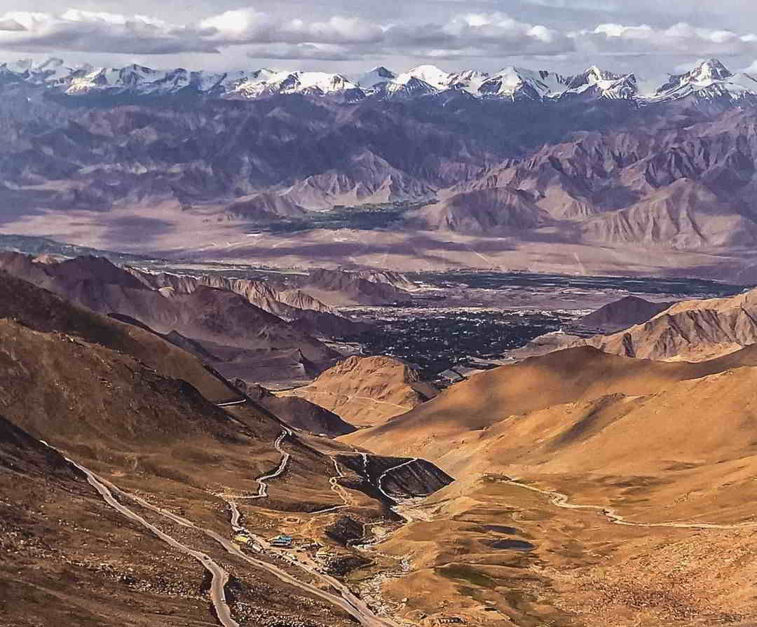 Best time to visit Leh Ladakh showing seasonal weather and travel conditions