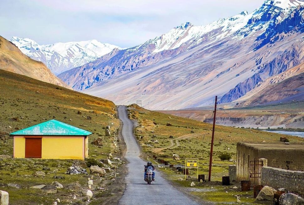 Best time to visit Spiti Valley showing clear skies, rugged Himalayan mountains, and high-altitude villages during the ideal travel season from April to October.