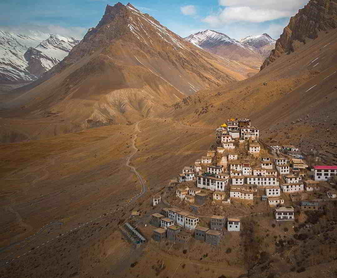 Spiti Valley Tour Guide with top attractions, routes, and travel tips