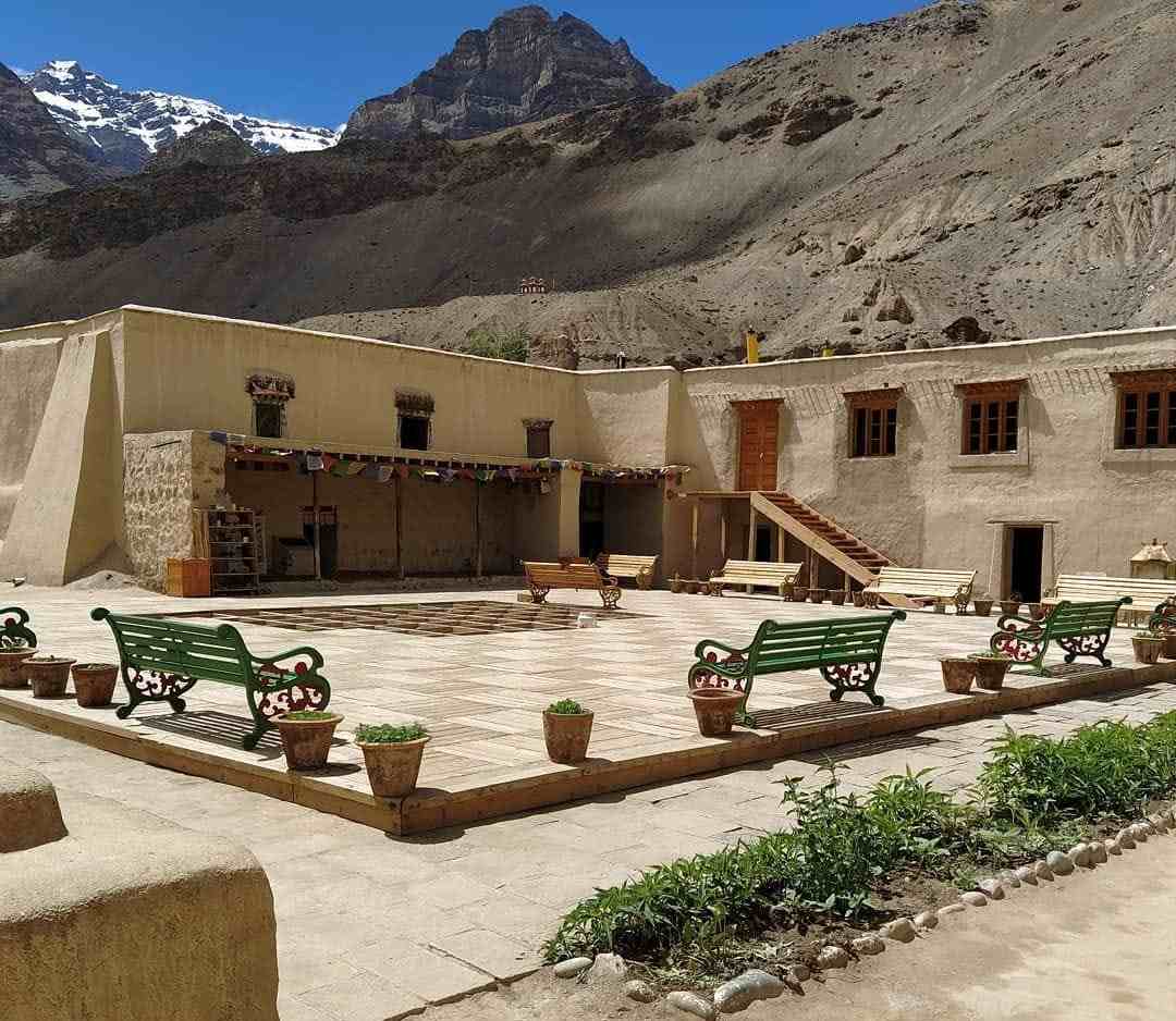 Luxury Spiti tour package through Himachal with premium stays and guided sightseeing