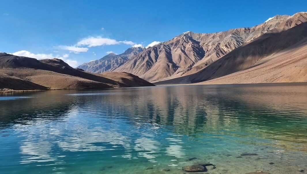 Chandratal Lake high-altitude camping tour in Himachal Pradesh with stunning Himalayan mountain views