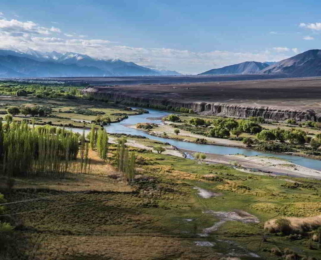 Capture breathtaking landscape photography in Leh Ladakh, featuring snow-capped mountains, serene valleys, and stunning Himalayan vistas.