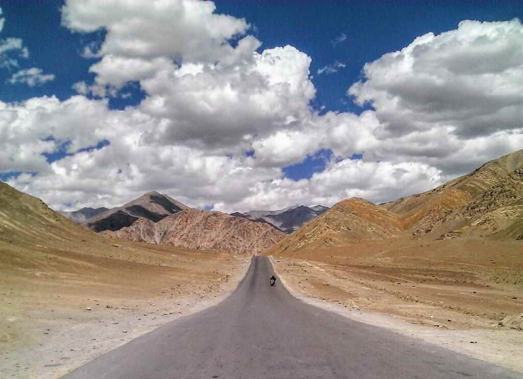 magnetic hill leh ladakh anti gravity road